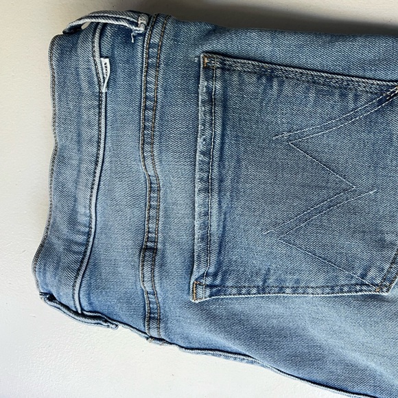 MOTHER THE INSIDER CROP STEP FRAY JEANS - Picture 5 of 6